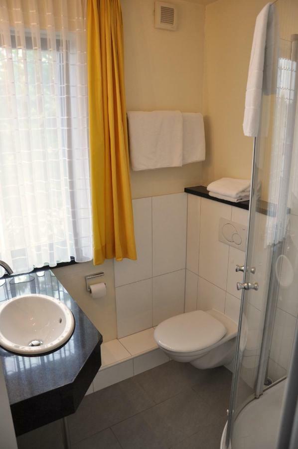 Effelder Buergerstube Hotel Wassenberg Екстериор снимка
